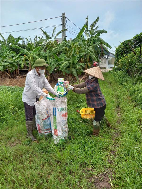 Hội Nông dân xã Chí Minh thu gom trên 1,5 tấn bao bì thuốc bảo vệ thực vật sau sử dụng