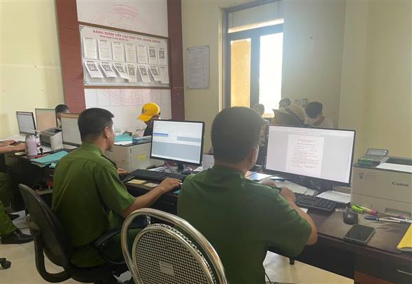 Công an xã Chí Minh thông báo thủ tục cấp đổi,
 cấp lại giấy phép lái xe
