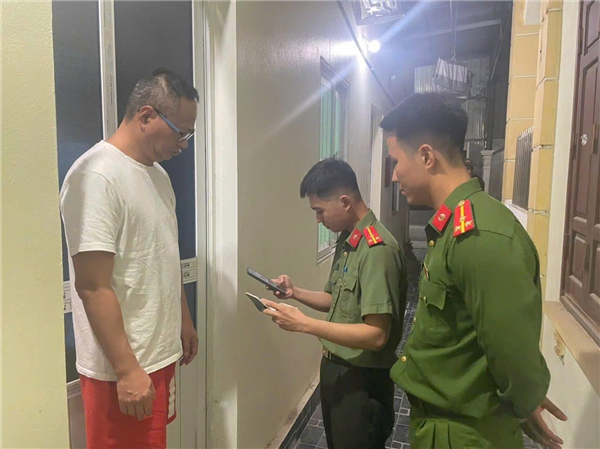 Công an xã Chí Minh tăng cường quản lý tạm trú đối với người nước ngoài