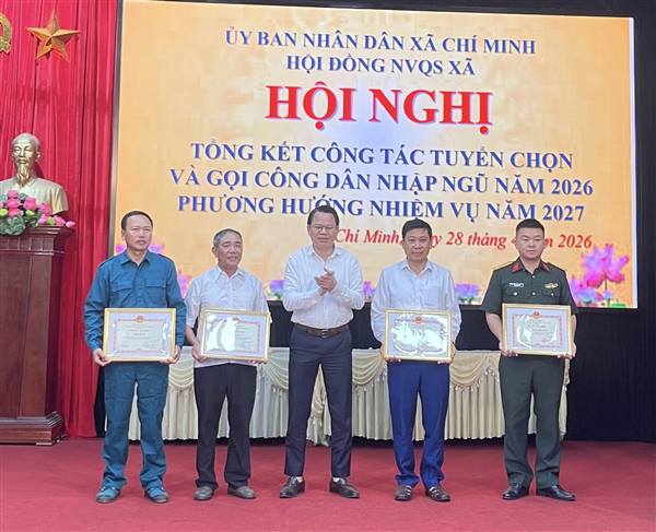 Xã Chí Minh  khen thưởng 18 tập thể, cá nhân tiêu biểu trong công tác tuyển chọn và gọi công dân nhập ngũ năm 2026.