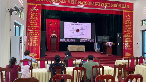 Chí Minh tham dự hội nghị báo cáo viên TW tháng 6