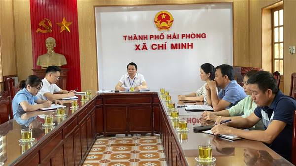 Chủ tịch UBND xã làm với với Quỹ tín dụng nhân dân xã Cộng Lạc về việc triển khai thực hiện Chỉ thị số 06 của Chủ tịch UBND thành phố