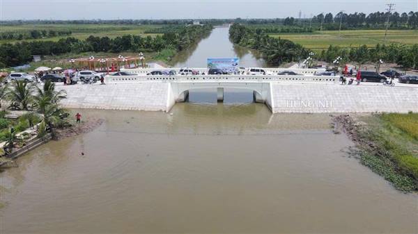 LÃNH ĐẠO UBND XÃ KHẢO SÁT ĐỊA ĐIỂM TỔ CHỨC NGÀY HỘI LÚA RƯƠI HỮU CƠ NĂM 2026