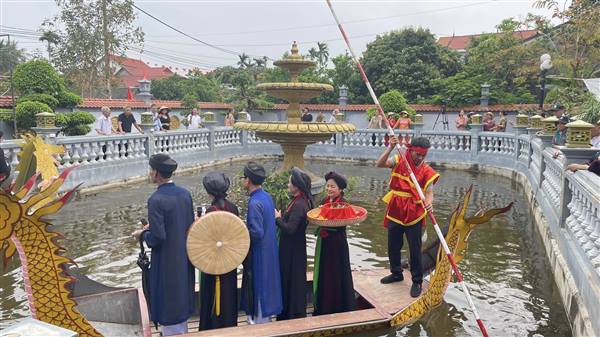 Chung sức, đồng lòng vì sự phát triển lâu dài của quê hương