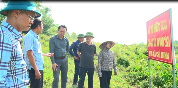 Xã Chí Minh kiểm tra sản xuất lúa vụ Đông Xuân và các điểm xung yếu trên hệ thống đê hữu sông Thái Bình