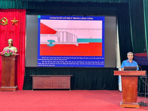 Ban Chỉ huy Phòng thủ dân sự xã Chí Minh tổ chức Hội nghị tập huấn kỹ thuật hộ đê và phòng, chống thiên tai năm 2026