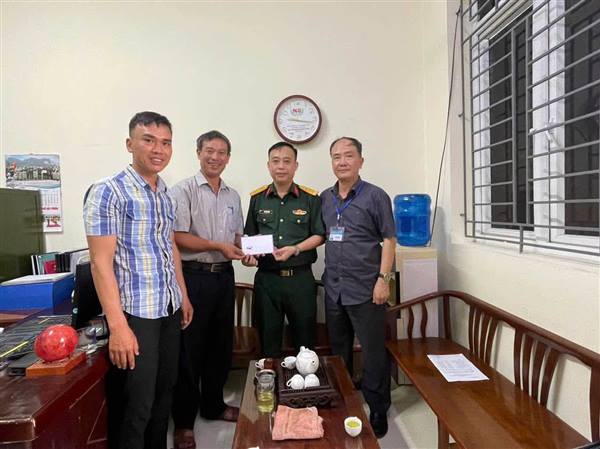 Hội đồng ngũ 1988 Tứ Kỳ và thôn Thanh Kỳ, An Thanh chung tay hỗ trợ số hóa thông tin hài cốt liệt sĩ tại xã Chí Minh
