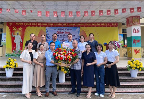 Ra mắt Câu lạc bộ Bơi, lặn Chí Minh