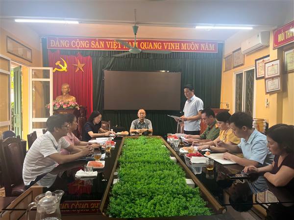 Chí Minh kiểm tra công tác chuẩn bị năm học mới tại các trường học