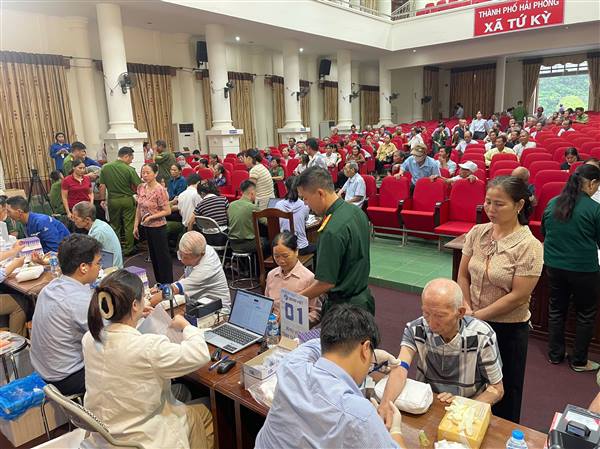 Công an xã Chí Minh rà soát, thu nhận mẫu ADN của thân nhân liệt sĩ chưa xác định danh tính