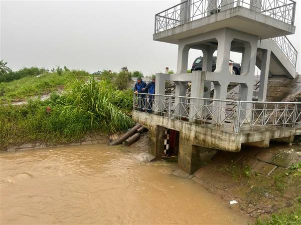 Xã Chí Minh chủ động tiêu úng, ứng phó với bão số 4