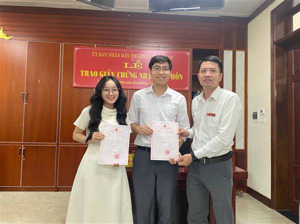TRUNG TÂM PHỤC VỤ HÀNH CHÍNH CÔNG PHƯỜNG CHU VĂN AN TỔ CHỨC TRAO GIẤY CHỨNG NHẬN KẾT HÔN VÀ TRIỂN KHAI NGÀY GIẢI QUYẾT THỦ TỤC HÀNH CHÍNH TRONG NGÀY