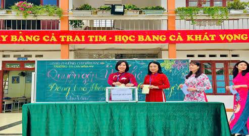 Trường Tiểu học Chu Văn An quyên góp ủng hộ các tỉnh Miền Trung - Tây Nguyên