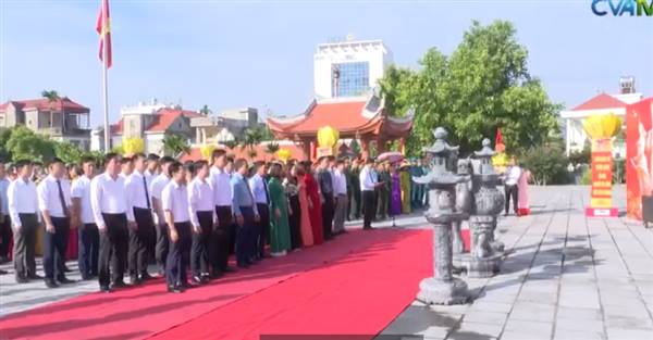 Phường Chu Văn An tổ chức trọng thể lễ dâng hương và thắp nến tri ân các anh hùng liệt sĩ nhân kỷ niệm 78 năm ngày TBLS 27-7