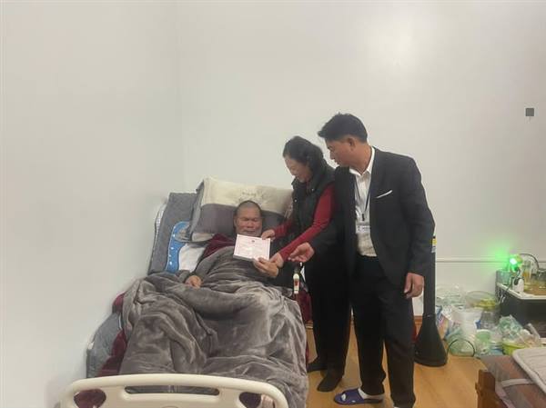 TRAO GIẤY ĐĂNG KÝ KẾT HÔN LẠI TẠI NHÀ CHO CÔNG DÂN YẾU THẾ