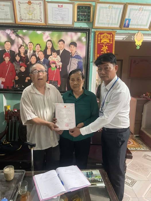 TRAO GIẤY TRÍCH LỤC KẾT HÔN TẠI NHÀ – LAN TỎA TINH THẦN CHÍNH QUYỀN PHỤC VỤ 