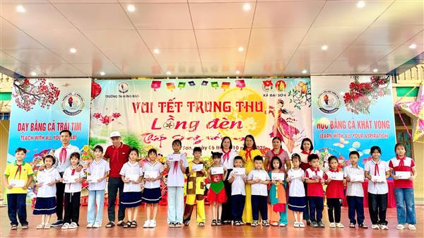 Trường Tiểu học Hưng Đạo tổ chức thành công chương trình “Vui Tết trung thu 2025”