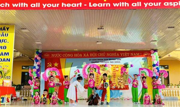 TRƯỜNG TIỂU HỌC ĐẠI ĐỒNG TƯNG BỪNG TỔ CHỨC “VUI TẾT TRUNG THU”