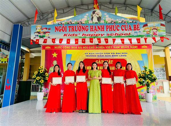 Trường Mầm non Bình Lãng tổ chức gặp mặt kỷ niệm 43 năm Ngày Nhà giáo Việt Nam 20/11