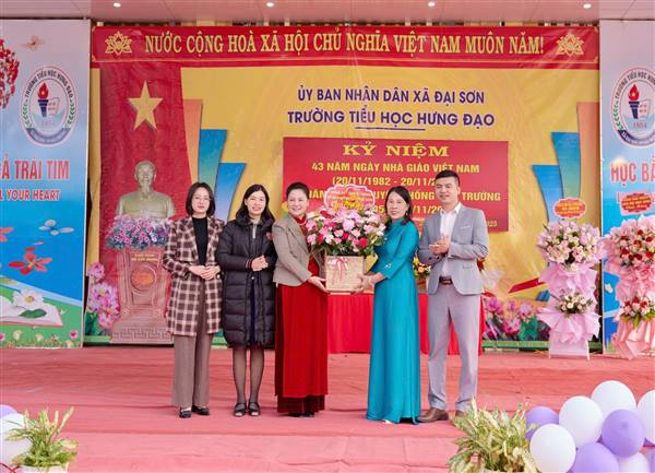 Trường Tiểu học Hưng Đạo kỷ niệm 43 năm Ngày Nhà giáo Việt Nam và 71 năm Ngày truyền thống nhà trường