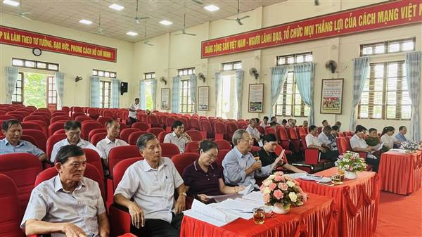 Đảng ủy xã Đại Sơn tổ chức Hội nghị xin ý kiến tham gia vào dự thảo văn kiện Đại hội Đảng các cấp.