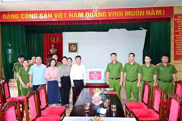 THIẾU TƯỚNG BÙI QUANG BÌNH – GIÁM ĐỐC CÔNG AN THÀNH PHỐ HẢI PHÒNG THĂM, ĐỘNG VIÊN CÔNG AN XÃ ĐẠI SƠN