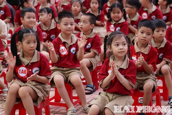 Các khối lớp 1, 9 và 12 tựu trường ngày 25/8