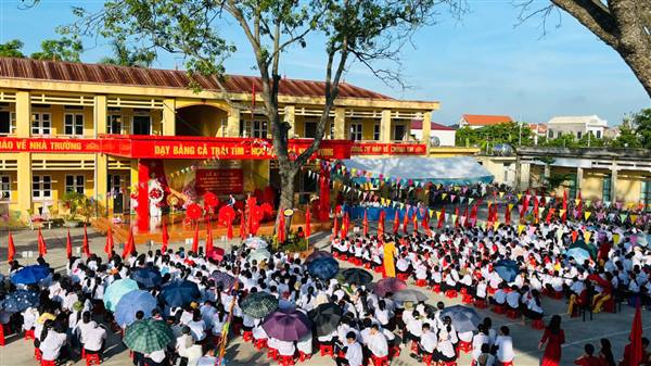 Trường THCS Đại Sơn  tổ chức Lễ khai giảng năm học 2025-2026, đồng thời đón nhận Bằng công nhận Trường đạt chuẩn Quốc gia mức độ I