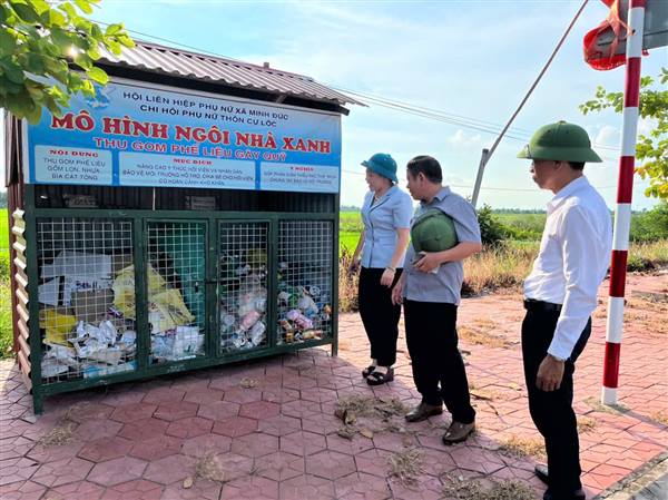 LÃNH ĐẠO XÃ ĐẠI SƠN THAM QUAN, HỌC TẬP MÔ HÌNH PHÂN LOẠI, XỬ LÝ RÁC THẢI TẠI XÃ TỨ KỲ VÀ TÂN KỲ