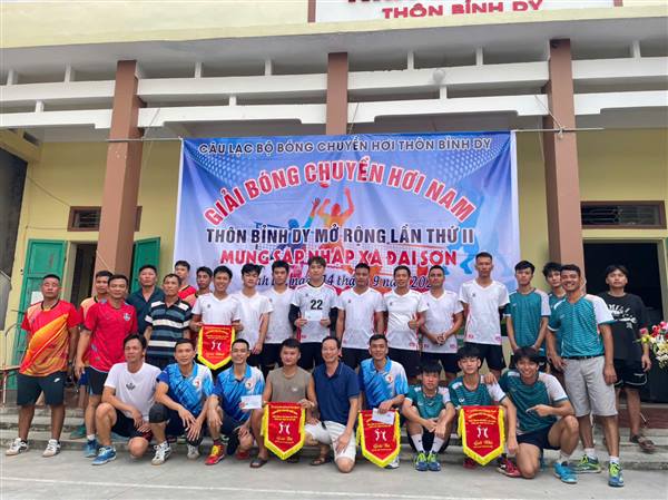 Xã Đại Sơn: Sôi nổi Giải bóng chuyền hơi nam mở rộng lần II tại thôn Bỉnh Dy.