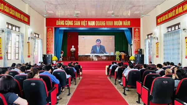 Xã Đại Sơn tham gia Hội nghị trực tuyến quán triệt, triển khai các nghị quyết của Bộ Chính trị.
