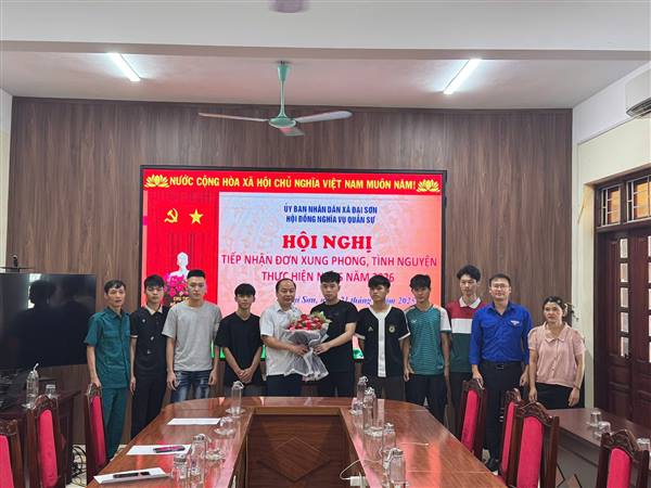 Xã Đại Sơn: 7 thanh niên tình nguyện viết đơn nhập ngũ.