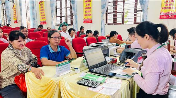 Gần 400 triệu đồng hưởng ứng chương trình “Gửi tiết kiệm chung tay vì người nghèo”