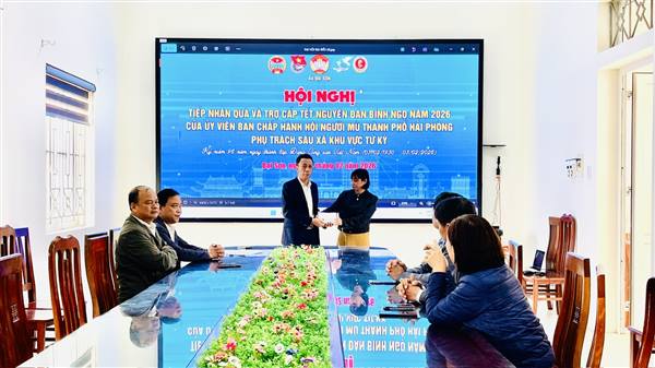 Đại Sơn tiếp nhận quà Tết Nguyên đán Bính Ngọ 2026 cho hội viên hội người mù