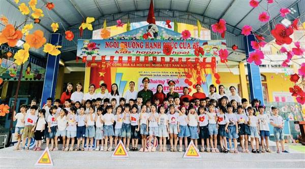 Trường Mầm non Bình Lãng tổ chức chương trình “Tôi yêu Việt Nam”