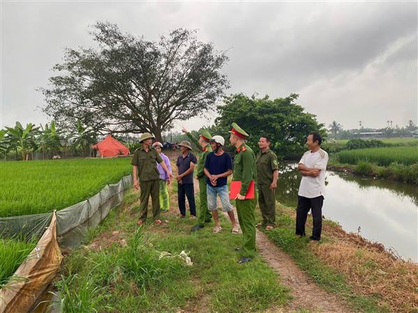 Công an xã Đại Sơn kiểm tra, tuyên truyền cấm sử dụng điện bẫy chuột
