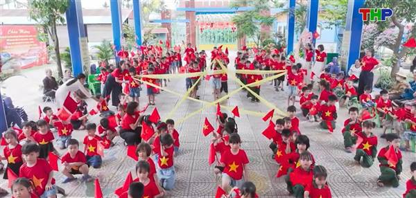 Trường Mầm non Bình Lãng tổ chức hoạt động ngoại khóa "Hành trình đại thắng - Bắc Nam sum họp" chào mừng 30/4