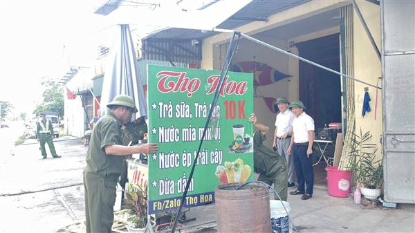 Đại Sơn ra quân giải tỏa vi phạm hành lang an toàn giao thông