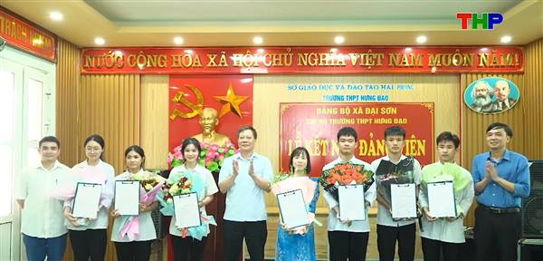 Đảng bộ xã Đại Sơn đẩy mạnh kết nạp Đảng trong trường học