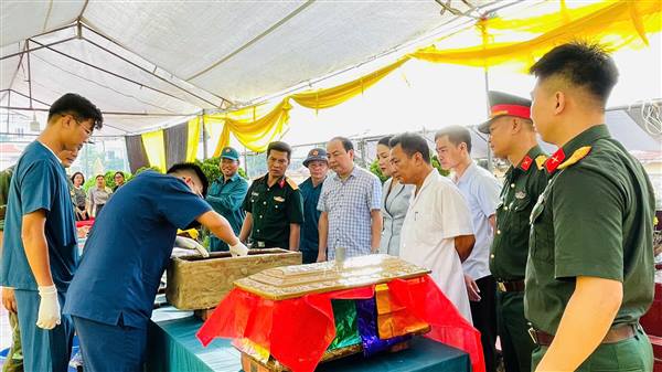 Đại Sơn tổ chức lấy mẫu hài cốt liệt sĩ chưa xác định danh tính để giám định ADN