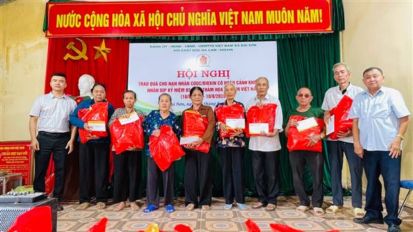 Đại Sơn trao 51 suất quà tặng nạn nhân chất độc da cam có hoàn cảnh khó khăn
