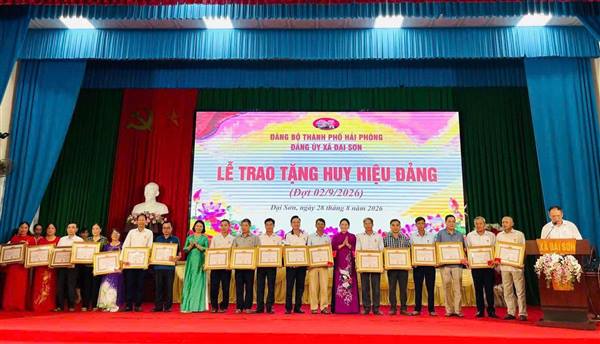 Đảng ủy xã Đại Sơn tổ chức lễ trao tặng Huy hiệu Đảng đợt 02/9/2026