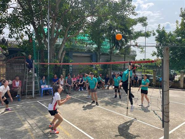 Thôn Kỳ Sơn tổ chức giải bóng chuyền hơi giao lưu sau sáp nhập