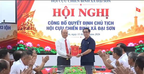 Đại Sơn công bố và trao Quyết định chuẩn y Chủ tịch Hội Cựu chiến binh xã