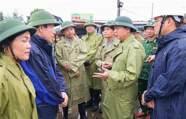 PHÓ THỦ TƯỚNG CHÍNH PHỦ TRẦN HỒNG HÀ KIỂM TRA CÔNG TÁC PHÒNG, CHỐNG BÃO SỐ 3 (WIPHA) TẠI PHƯỜNG ĐỒ SƠN