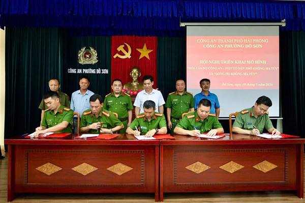 CÔNG AN PHƯỜNG ĐỒ SƠN TRIỂN KHAI MÔ HÌNH “MỖI CÁN BỘ CÔNG AN – MỘT TỔ DÂN PHỐ, THÔN KHÔNG MA TÚY” VÀ “DÒNG HỌ KHÔNG MA TÚY”