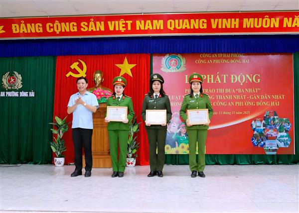 CÔNG AN PHƯỜNG ĐÔNG HẢI PHÁT ĐỘNG PHONG TRÀO THI ĐUA “BA NHẤT” 
 "Kỷ luật nhất – Trung thành nhất – Gần dân nhất"