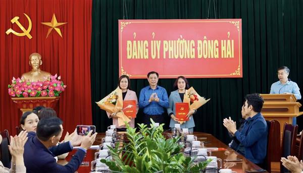 ĐẢNG UỶ PHƯỜNG ĐÔNG HẢI CÔNG BỐ QUYẾT ĐỊNH ĐIỀU ĐỘNG, BỔ NHIỆM CÁN BỘ