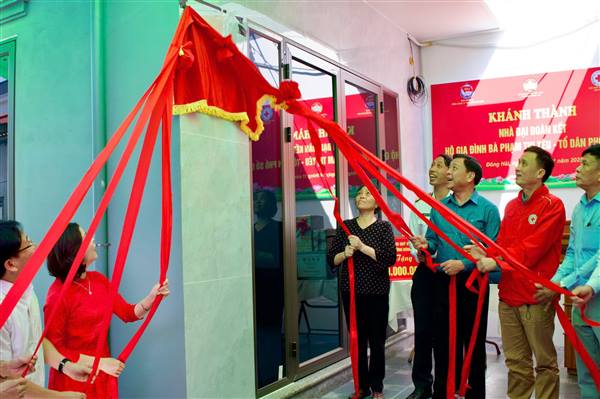  UỶ BAN MẶT TRẬN TỔ QUỐC VIỆT NAM PHƯỜNG ĐÔNG HẢI KHÁNH THÀNH NHÀ “ĐẠI ĐOÀN KẾT” CHO GIA ĐÌNH BÀ PHẠM THỊ YÊU 