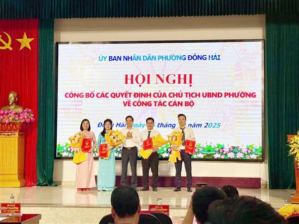 UBND PHƯỜNG ĐÔNG HẢI CÔNG BỐ QUYẾT ĐỊNH BỔ NHIỆM CÁN BỘ TẠI CÁC PHÒNG, ĐƠN VỊ CHUYÊN MÔN